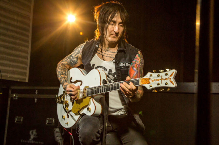 Guns N’ Roses Guitarist Richard Fortus Has Long History with Gretsch ...