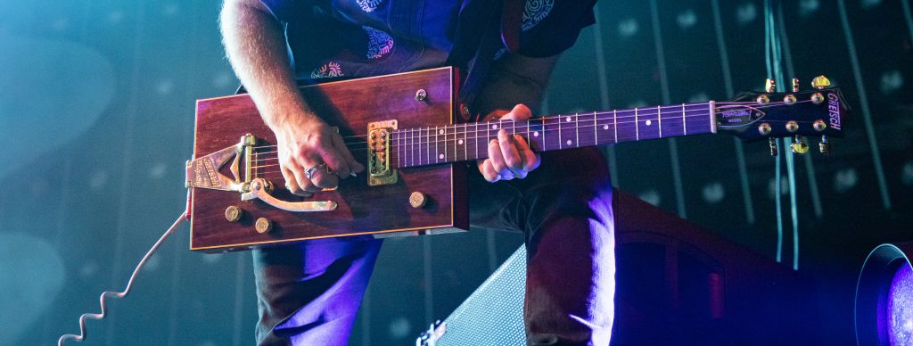 Dan auerbach deals guitars